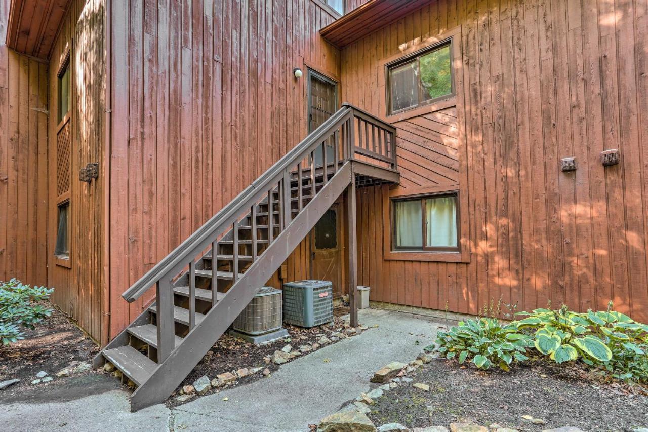 Vernon Township Condo - Walk To Ski Resort! Bagian luar foto