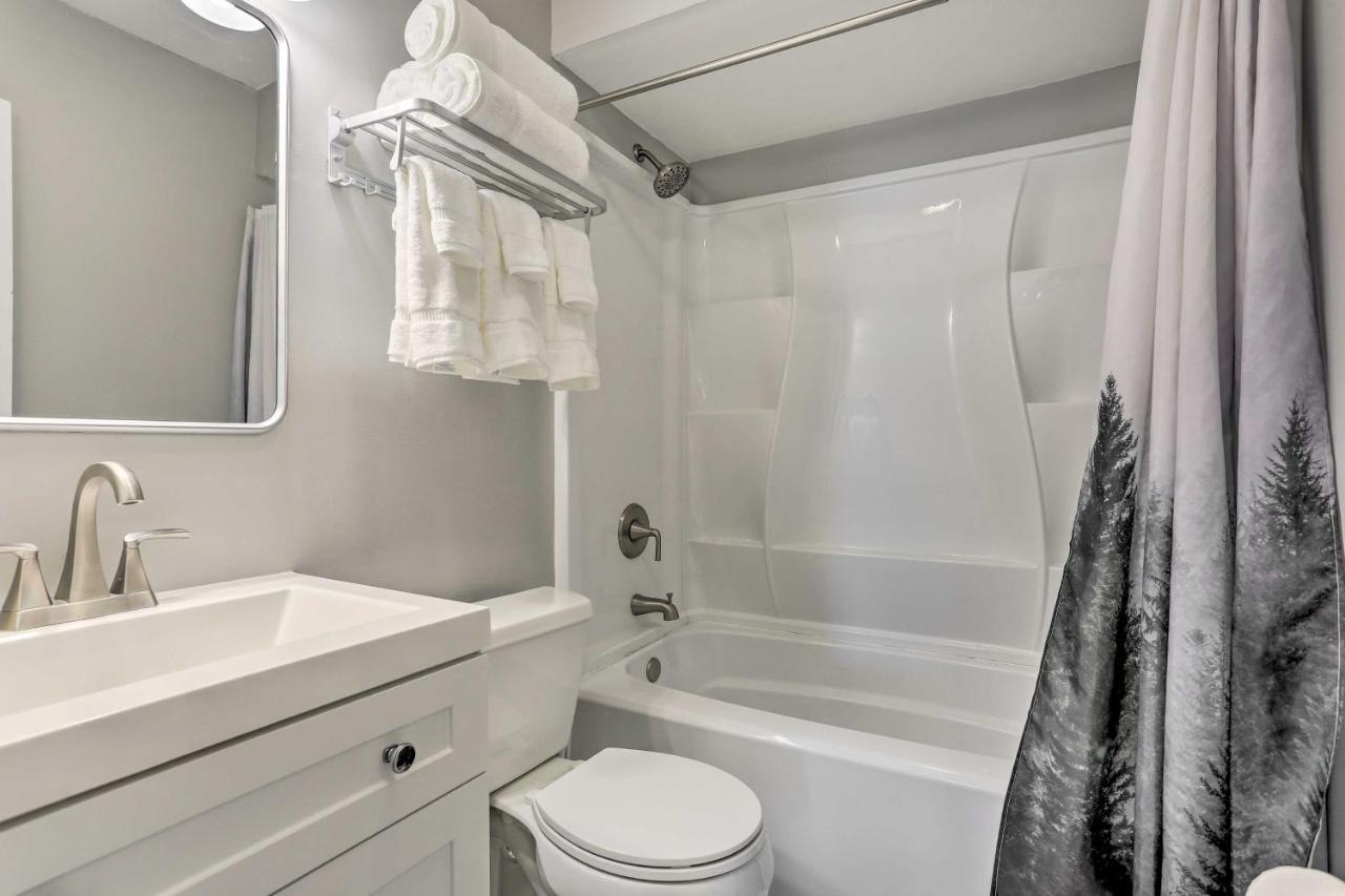 Vernon Township Condo - Walk To Ski Resort! Bagian luar foto